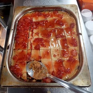 Cheescake com cobertura de morango at Espaço Veganista in Porto Alegre