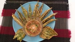 ladyfingers tempura at V Secret Street Food - Food Stall in Chiang Mai