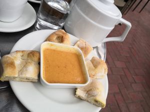 Bread and dip coming with the salad at Trivio Resto Bar in Huaraz