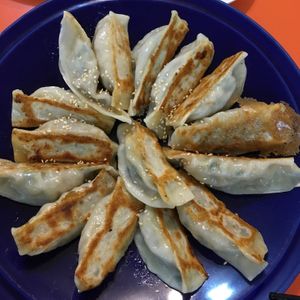 15 pot stickers (3 different fillings) at A Niang Wei - happymomnkitchen in Taichung