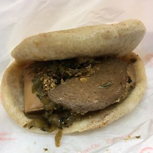Guabao (i.e., Taiwanese hamburger) at A Niang Wei - happymomnkitchen in Taichung