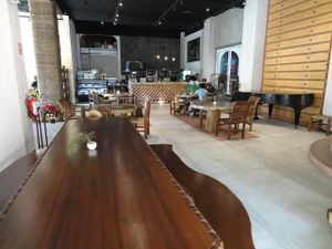 Spacious, long tables also for bigger groups at The Green Place in Puerto Vallarta