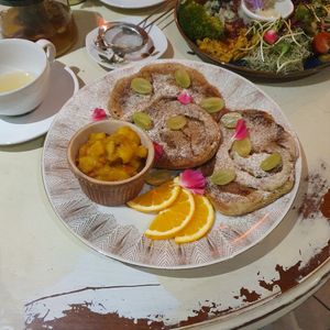 Racuchy z jabłkami at Geranium Caffe in Poznan