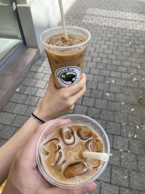 Iced Latte Macchiato mit Hafermilch  at MoccaSin Coffee in Karlsruhe