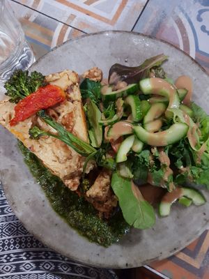 Paleo Pizza and salad at Vanilla Food in Noosaville