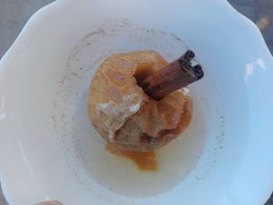 Sugar free, gluten free baked apple and cinnamon at El Quinto in Barcelona
