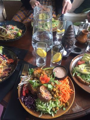 vegan bowl, raw pad thai and avo toast at Buddha Bowl in The Hague