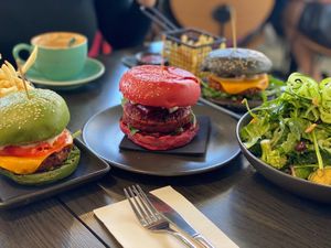 Burgers at Hale & Hearty in Waterloo