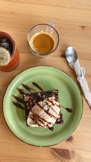 super tasty brownie with ice cream at Happy Cactus in Fuerteventura