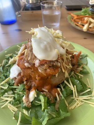 Baked potatoe with seitan and avo plus vegan mayonnaise and cheese (13€)  at Happy Cactus in Fuerteventura