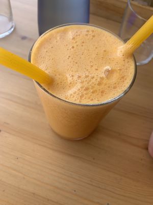 Fresh grapefruit-orange-ginger juice (6€)  at Happy Cactus in Fuerteventura