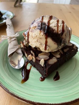 Brownie with caramel icecream  at Happy Cactus in Fuerteventura