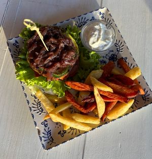 Burger ohne Brot, glutenfreies Brot war ausverkauft  #Veganuary at Happy Cactus in Fuerteventura