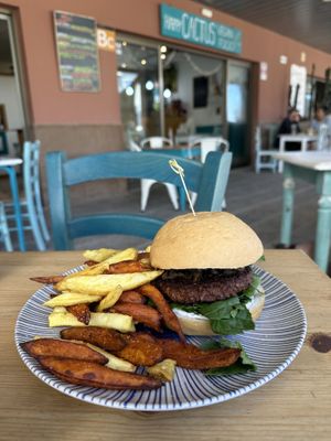 Heura-Burger, relativ fettig, glutenfrei #Veganuary at Happy Cactus in Fuerteventura