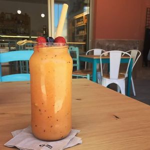 ¡Smoothie Love! Our colorful healthy organic smoothies served in glass jars ( even for take-away) with bamboo straws! We said NO to plastic! #plasticfree #bamboostraw #smoothielov at Happy Cactus in Fuerteventura