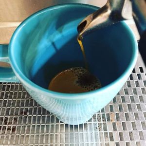 Caffè’?? Para ustedes escogemos solo lo mejor!! Café Mirante, 100% orgánica Arabica Honduras TOSTADO EN FUERTEVENTURA!  💙 #happycactuselcotillo #cafeorganico #organicshop#g at Happy Cactus in Fuerteventura