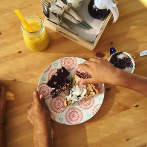 Desayuno dulce! Tartaleta de varios sabores, brownie, energy balls, tostadas dulces, bowl con fruta y yogur veg, zumos, batidos, cafés y cappuccino.. que pides hoy??? #buenosdias# at Happy Cactus in Fuerteventura