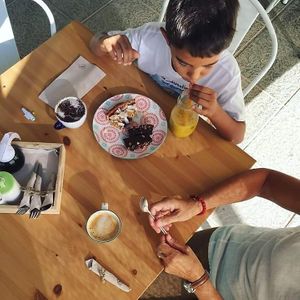 Desayuno dulce! Tartaleta de varios sabores, brownie, energy balls, tostadas dulces, bowl con fruta y yogur veg, zumos, batidos, cafés y cappuccino.. que pides hoy??? #buenosdias# at Happy Cactus in Fuerteventura