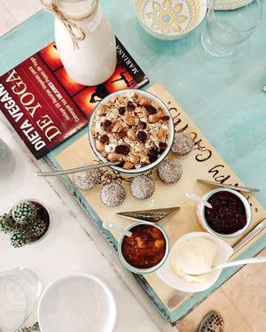 Vegan Brunch in collab with @starsurfandyoga was a blast!! It was a pleasure to see happy relaxed yoga faces enjoying so much our vegan food made with love ♥️ #veganfood #vegan at Happy Cactus in Fuerteventura