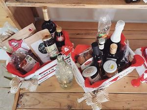 This Christmas, buy local, eat organic, gift handcraft, make peace, hugs more, say thank you & show up @happycactus.elcotillo 🎄😀 #happycactusisastateofmind #happycactusisasta at Happy Cactus in Fuerteventura