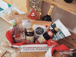 This Christmas, buy local, eat organic, gift handcraft, make peace, hugs more, say thank you & show up @happycactus.elcotillo 🎄😀 #happycactusisastateofmind #happycactusisasta at Happy Cactus in Fuerteventura