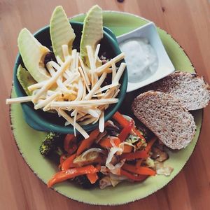 We're back on track!
Ven a disfrutar de nuestras creaciones 100% veganas y ecológicas🍉🍌🍍🍓🥕🥑🥬 🌵Platos combinados, ensaladas, lasaña, burger, batidos, Zumos at Happy Cactus in Fuerteventura