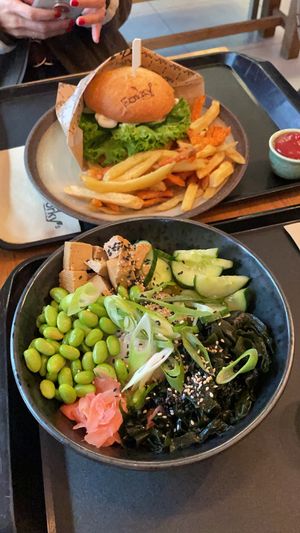 Hamburguesa & sushi bowl at Forky's - Veleslavinova in Prague