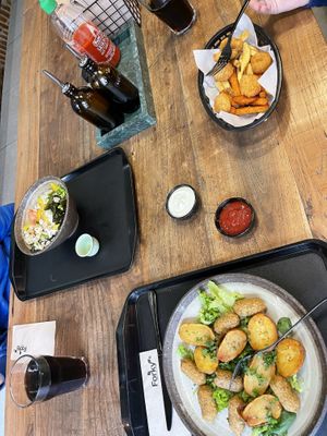 Lentil rolls, chick’n nuggets, sushi bowl  at Forky's - Veleslavinova in Prague