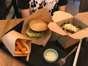 Vegan cheese burger and asia style noodles at Forky's - Veleslavinova in Prague