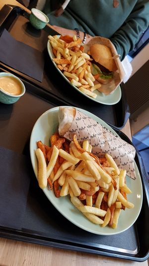 Sehr lecker. Burger und Kebab at Forky's - Veleslavinova in Prague