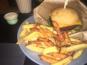 Cheeseburger and fries at Forky's - Veleslavinova in Prague