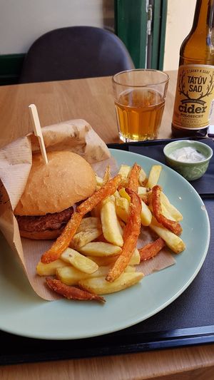 Beyond Burger with 'mayo' dip at Forky's - Veleslavinova in Prague