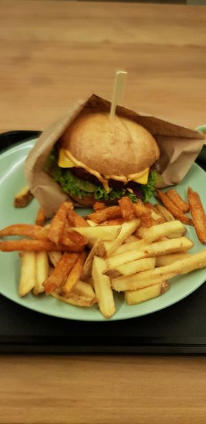 Cheese burger at Forky's - Veleslavinova in Prague