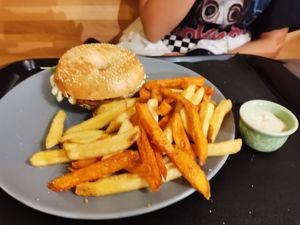 Bagel with fries at Forky's - Veleslavinova in Prague