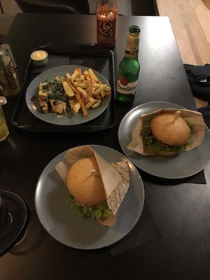 Beyond Burger, Cheeseburger, Nofish at Forky's - Veleslavinova in Prague