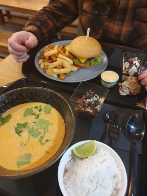 Thai Red curry with Jasmine rice , cheese burger and fries with raw dessert at Forky's - Veleslavinova in Prague
