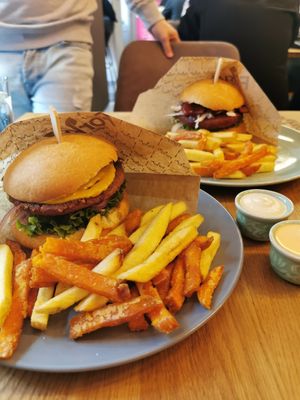 Beyond meet burger, Venice beach burger at Forky's - Veleslavinova in Prague