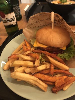 cheez burger at Forky's - Veleslavinova in Prague