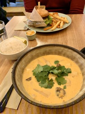 Thai Red Curry & Forky's Burger 🔝 at Forky's - Veleslavinova in Prague