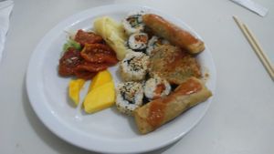 Buffet self service a quilo com muitas opções veganas, inclusive de doces at Gafanhoto's in Sao Luis