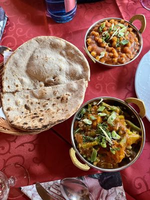 Veganes Roti, Curry mit Kichererbsen/verschiedenem Gemüse  at Shivas Garden in Villingen-schwenningen
