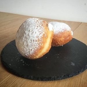 Whipped cream doughnuts at Hikari Shokudo in Nasushiobara