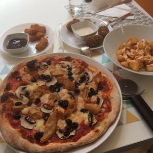 Pizza at La Fresca Vegan Food in Zaragoza