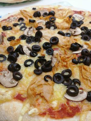 Pizza cuatro estaciones at La Fresca Vegan Food in Zaragoza