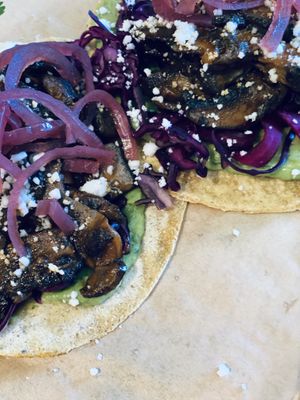 Taco’s met paddestoelen en heerlijke zure uitjes at Buitenplaats de Plantage in Vogelenzang