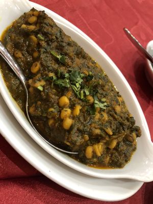 Spinach and lentils at Lassani in Courbevoie