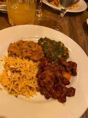 Spinach & lentils, Aubergine caviar, red kidney beans and potatoes and curry sauce and onion rice with Almonds and coriander at Lassani in Courbevoie