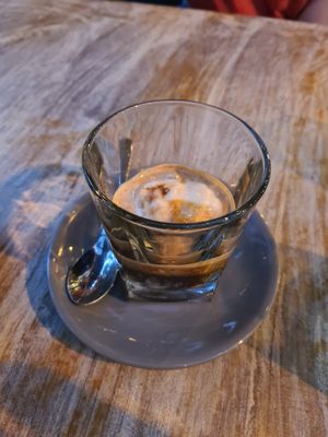 Vegan affogato with frangelico. Decaf available and tasty at La Casina  in Naturaliste