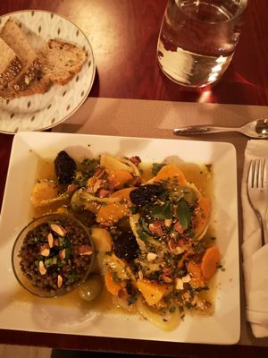 Tajine with warm lentils at SOJI in Marseille