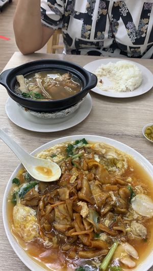 人生鸡汤 and Hor fan please don’t eat the Hor fan I scared u eat alr don’t like other place de horfan  at SHU Vegetarian 蔬方斋 in West Singapore